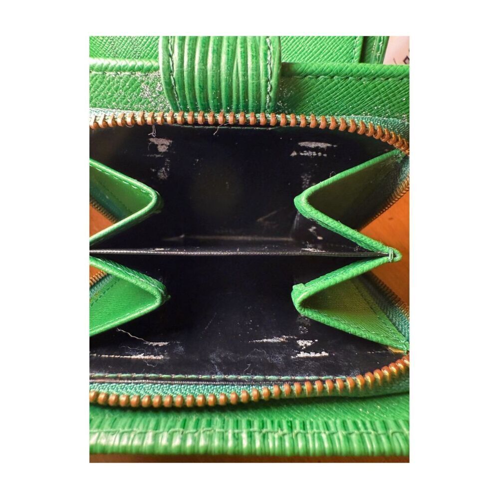 Louis Vuitton Epi Leather Wallet, Green - Picture 8 of 8